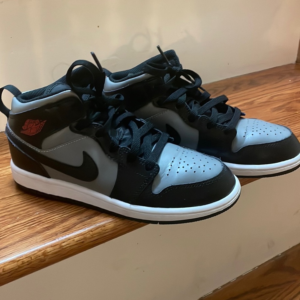 Now Air Jordan 2 Mid - Black , Grey and white - Unisex